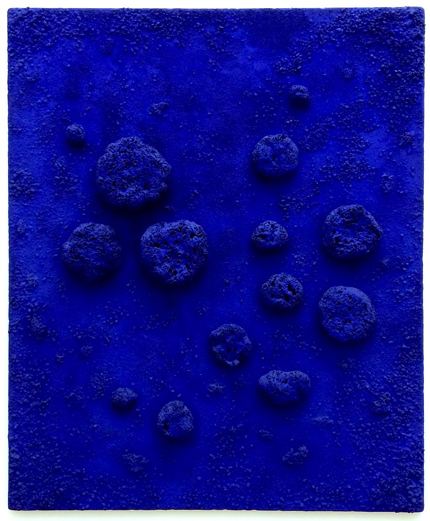 L'accord bleu (RE 10), 1960, mixed media piece by Yves Klein featuring International Klein Blue pigment on canvas and sponges